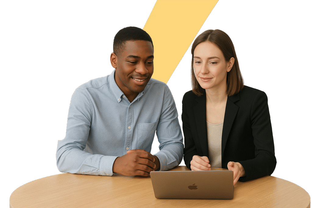 homme femme ordinateur sur bureau